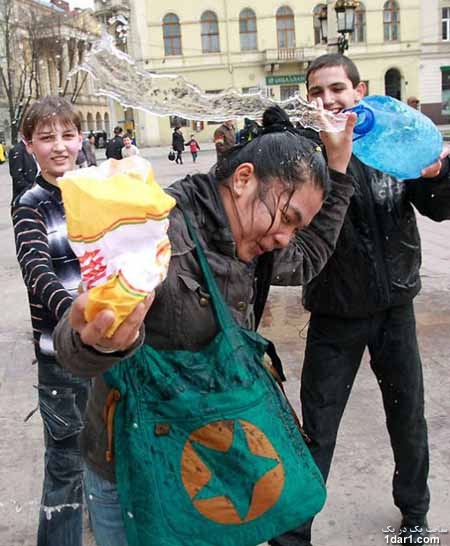تصاویر جشن آزار و اذیت دختران 