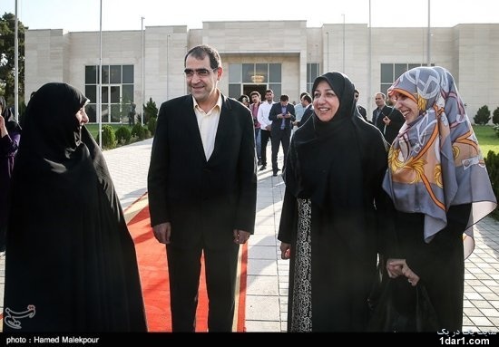 استقبال خانواده ظریف در فرودگاه+تصاویر
