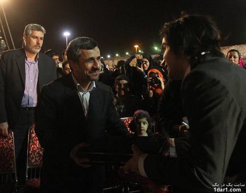 احمدی نژاد و محسن یگانه در کنار آبهای خلیج فارس+عکس