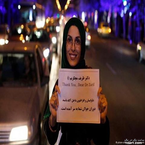 خوشحالی دختر تهرانی در جشن خیابانی هسته ای+عکس