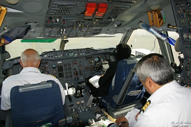 زن خلبان ایرانی در هواپیمای مسافربری + عکس