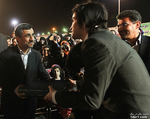 احمدی نژاد و محسن یگانه در کنار آبهای خلیج فارس+عکس