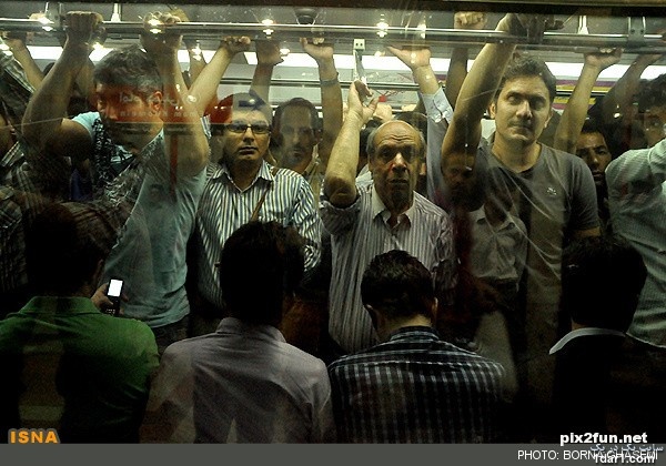 کشف حجاب دختران در متروی تهران+عکس