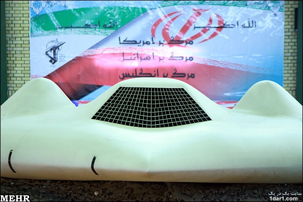 نمایش هواپیمای جاسوسی آمریکا در تهران 