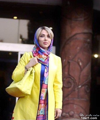 لیلا اوتادی با مانتوی زرد رنگ